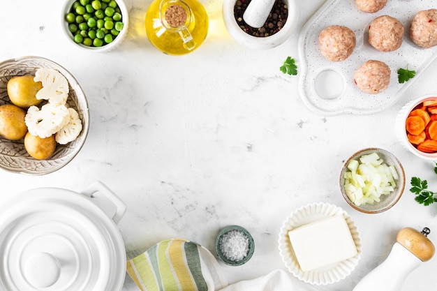 Mesa con platos caseros